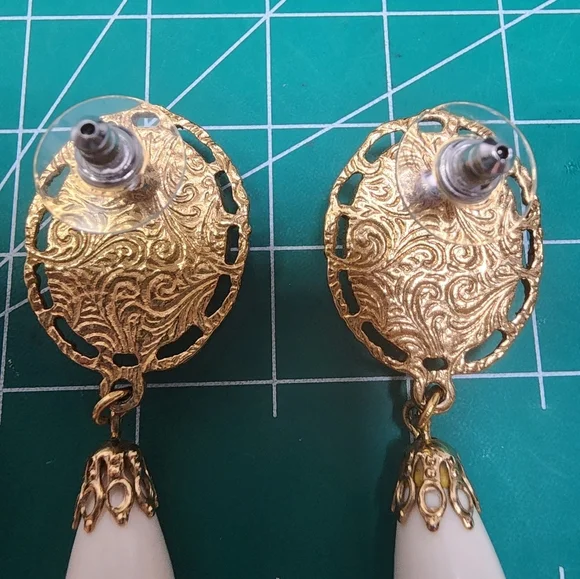 1928 Vintage Glass Hand Painted Heart Brooch and Earrings - Picture 6 of 9